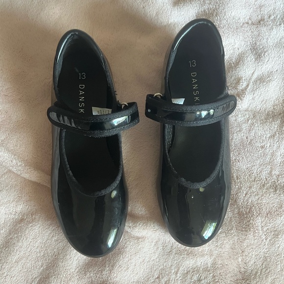 Danskin Other - DANSKIN GIRLS TAP DANCE SHOES BLACK